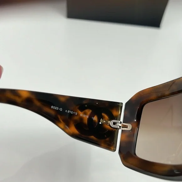 CHANEL sunglasses Comes with Case - Picture 7 of 11